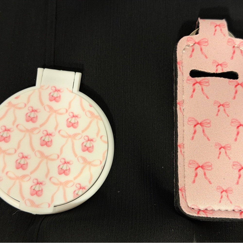 Round White Compact Makeup Mirror with Pink Bow and Matching Chapstick Keychain - Picture 1 of 3